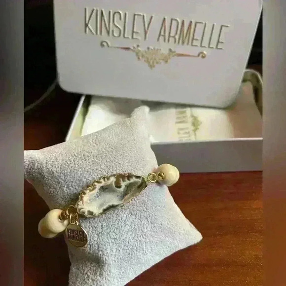 Kinsley Armelle NIB tawny agate bracelet - Picture 1 of 2